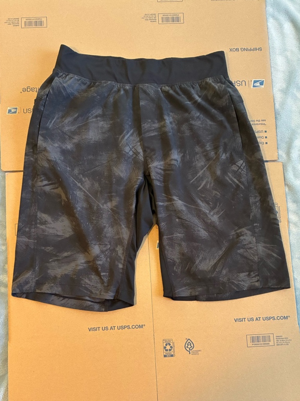 Lululemon Shorts Medium T.H.E. Lined Black Palm Athletic Running Stretch 7"